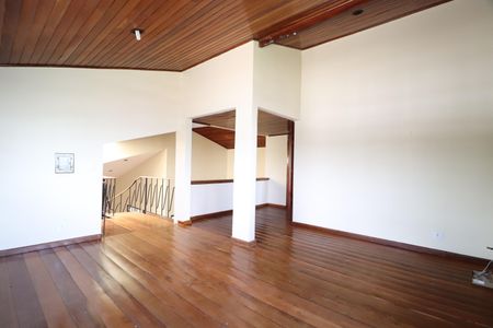 Casa para alugar com 4000m², 5 quartos e 3 vagasSala andar superior