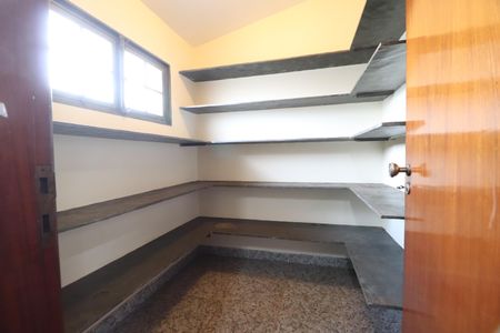 Casa para alugar com 4000m², 5 quartos e 3 vagasCozinha - Dispensa