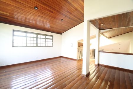Casa para alugar com 4000m², 5 quartos e 3 vagasSala andar superior