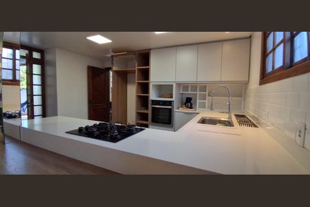 Casa para alugar com 285m², 5 quartos e 2 vagasCozinha