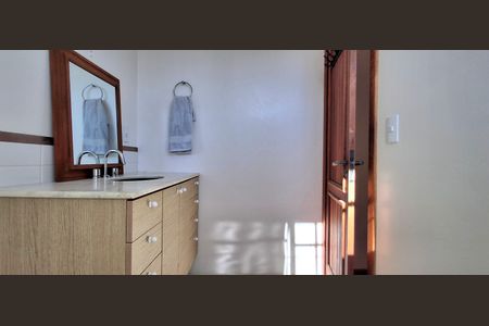 Casa para alugar com 285m², 5 quartos e 2 vagasBanheiro Social