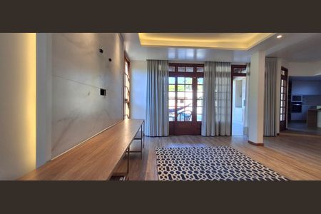 Casa para alugar com 285m², 5 quartos e 2 vagasSala