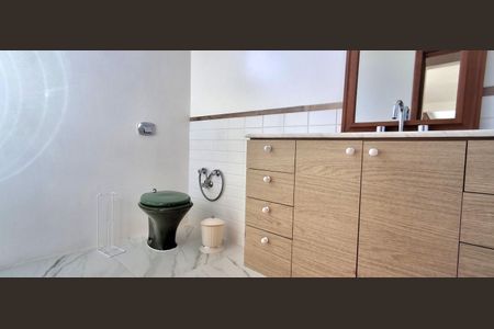 Casa para alugar com 285m², 5 quartos e 2 vagasBanheiro Social