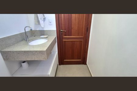 Casa para alugar com 285m², 5 quartos e 2 vagasBanheiro de Serviço