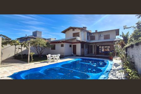 Casa para alugar com 285m², 5 quartos e 2 vagasPiscina