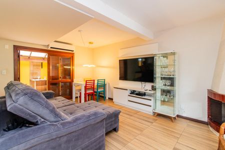 Sala de casa para alugar com 4 quartos, 154m² em Guarujá, Porto Alegre