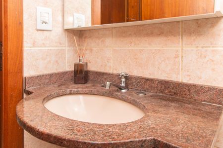 Casa à venda com 154m², 4 quartos e 2 vagasBanheiro Social