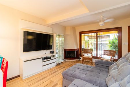 Sala de casa para alugar com 4 quartos, 154m² em Guarujá, Porto Alegre