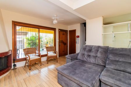 Sala de casa para alugar com 4 quartos, 154m² em Guarujá, Porto Alegre