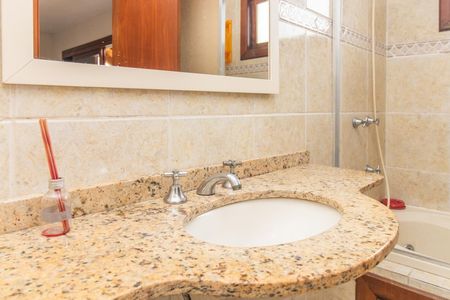 Casa à venda com 154m², 4 quartos e 2 vagasBanheiro da Suíte