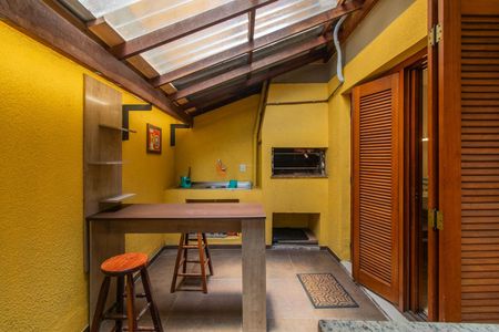 Casa à venda com 154m², 4 quartos e 2 vagasQuintal