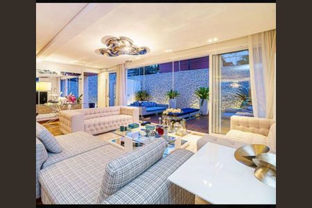 Casa à venda com 1000m², 3 quartos e 4 vagas