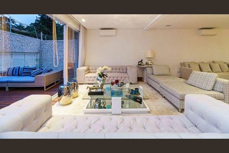 Casa à venda com 1000m², 3 quartos e 4 vagas