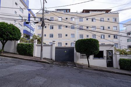 Apartamento à venda com 45m², 2 quartos e 1 vaga Apartamento à venda com 45m², 2 quartos e 1 vagaFachada