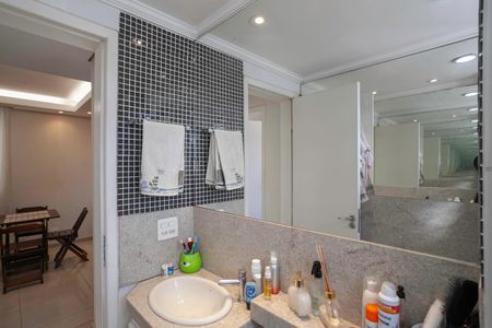 Apartamento à venda com 45m², 2 quartos e 1 vaga Apartamento à venda com 45m², 2 quartos e 1 vagaBanheiro social