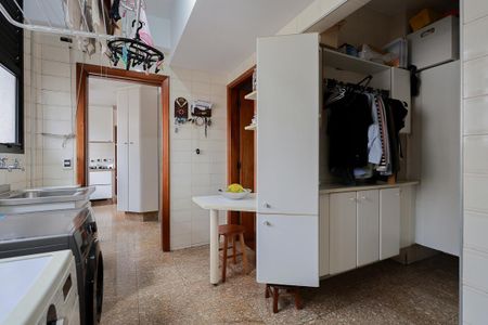Apartamento à venda com 230m², 4 quartos e 3 vagas Apartamento à venda com 230m², 4 quartos e 3 vagasÁrea de serviço