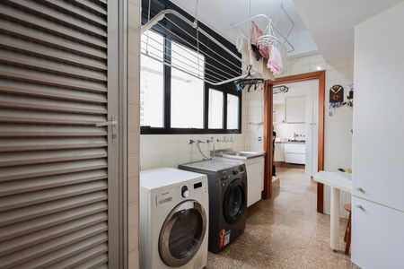 Apartamento à venda com 230m², 4 quartos e 3 vagas Apartamento à venda com 230m², 4 quartos e 3 vagasÁrea de serviço