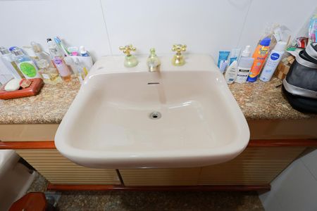 Apartamento à venda com 230m², 4 quartos e 3 vagas Apartamento à venda com 230m², 4 quartos e 3 vagasBanheiro da suíte 2