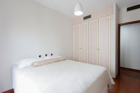 Apartamento à venda com 230m², 4 quartos e 3 vagas Apartamento à venda com 230m², 4 quartos e 3 vagasQuarto 1