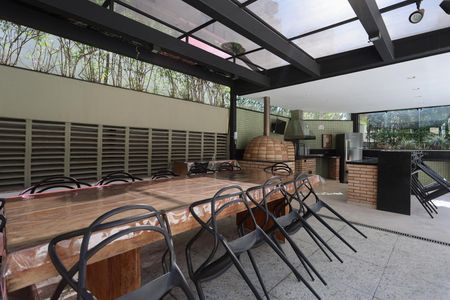 Apartamento à venda com 230m², 4 quartos e 3 vagas Apartamento à venda com 230m², 4 quartos e 3 vagasÁrea comum - Churrasqueira