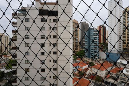 Apartamento à venda com 230m², 4 quartos e 3 vagas Apartamento à venda com 230m², 4 quartos e 3 vagasVista da suíte 2