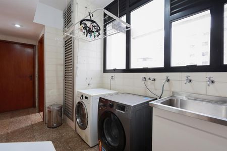 Apartamento à venda com 230m², 4 quartos e 3 vagas Apartamento à venda com 230m², 4 quartos e 3 vagasÁrea de serviço