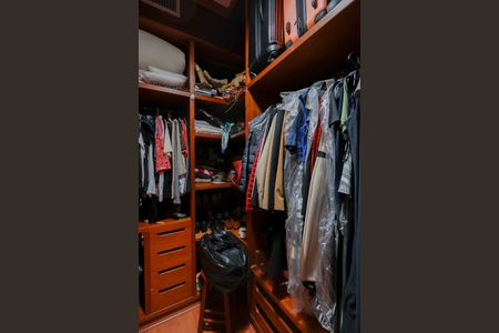 Apartamento à venda com 230m², 4 quartos e 3 vagas Apartamento à venda com 230m², 4 quartos e 3 vagasCloset da suíte 1