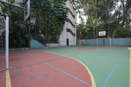 Apartamento à venda com 103m², 3 quartos e 2 vagas Apartamento à venda com 103m², 3 quartos e 2 vagasÁrea comum - Quadra esportiva