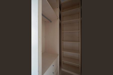 Apartamento à venda com 103m², 3 quartos e 2 vagas Apartamento à venda com 103m², 3 quartos e 2 vagasCloset da suíte