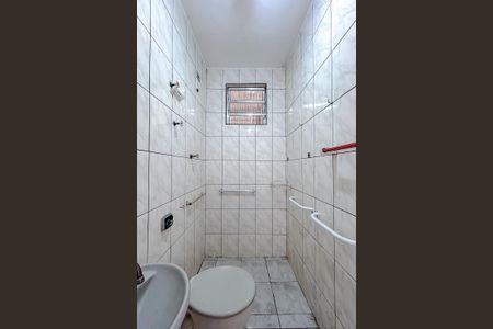 Casa para alugar com 257m², 5 quartos e 4 vagasBanheiro da Edícula