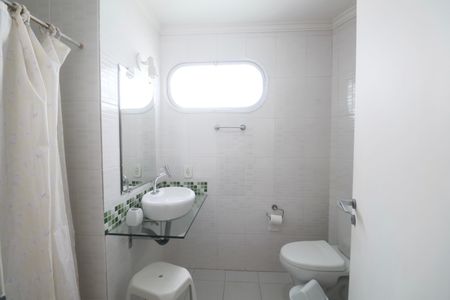 Apartamento para alugar com 140m², 3 quartos e 1 vaga Apartamento para alugar com 140m², 3 quartos e 1 vagaBanheiro da Suíte 1