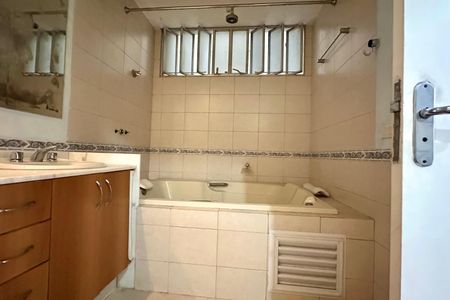 Apartamento para alugar com 300m², 3 quartos e 1 vagaBanheiro da Suíte 1