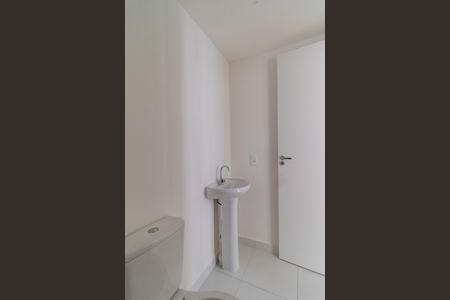 Banheiro da Suíte de apartamento para alugar com 1 quarto, 27m² em Parque Industrial Tomas Edson, São Paulo