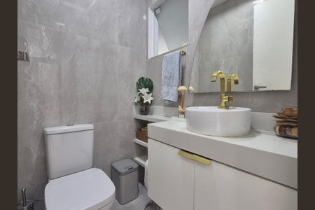 Casa de condomínio à venda com 350m², 5 quartos e 2 vagasLavabo 