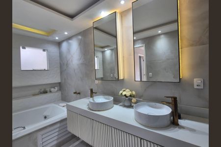 Casa de condomínio à venda com 350m², 5 quartos e 2 vagasBanheiro suite 3