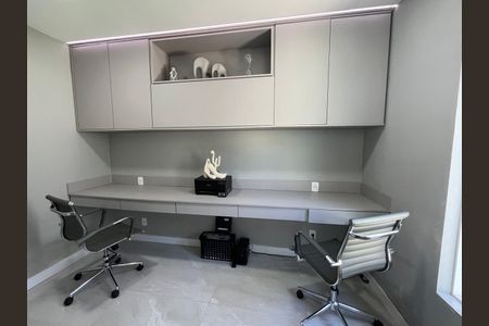 Casa de condomínio à venda com 350m², 5 quartos e 2 vagasEscritório 