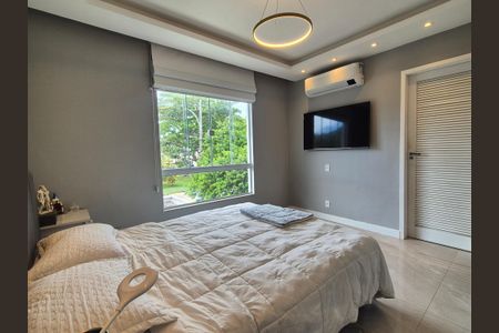 Casa de condomínio à venda com 350m², 5 quartos e 2 vagasSuíte 3