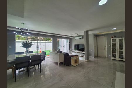 Sala de casa de condomínio para alugar com 5 quartos, 350m² em Recreio dos Bandeirantes, Rio de Janeiro