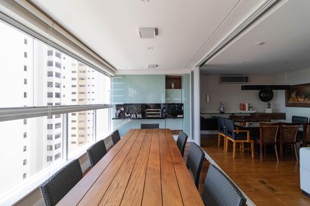 Apartamento à venda com 234m², 2 quartos e 4 vagas Apartamento à venda com 234m², 2 quartos e 4 vagasVaranda