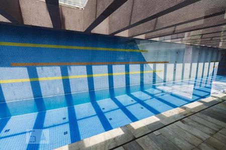 Apartamento à venda com 234m², 2 quartos e 4 vagas Apartamento à venda com 234m², 2 quartos e 4 vagasÁrea comum - Piscina