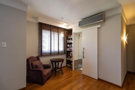 Apartamento à venda com 234m², 2 quartos e 4 vagas Apartamento à venda com 234m², 2 quartos e 4 vagasSuíte master