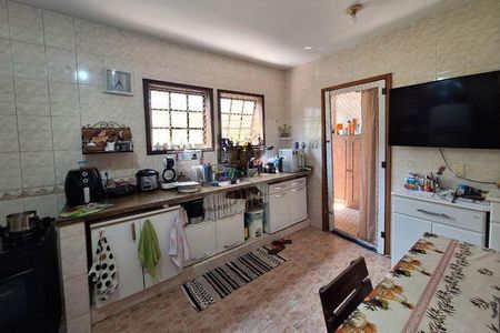 Casa à venda com 200m², 3 quartos e 2 vagas