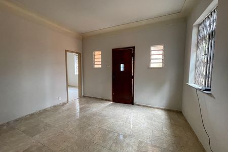Casa para alugar com 200m², 3 quartos e 2 vagasSala