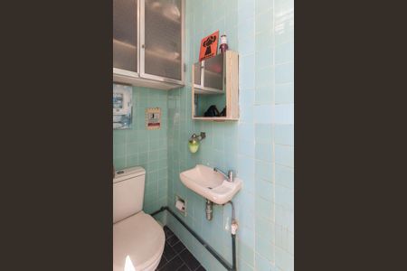 Casa de condomínio à venda com 235m², 3 quartos e 2 vagasBanheiro de serviço