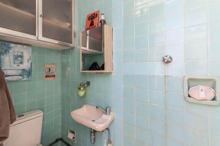 Casa de condomínio à venda com 235m², 3 quartos e 2 vagasBanheiro de serviço