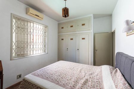 Casa de condomínio à venda com 235m², 3 quartos e 2 vagasSuíte