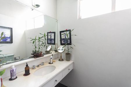 Casa de condomínio à venda com 235m², 3 quartos e 2 vagasBanheiro 2