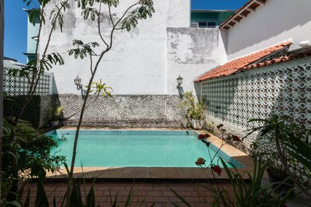 Casa de condomínio à venda com 235m², 3 quartos e 2 vagasQuintal