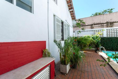 Casa de condomínio à venda com 235m², 3 quartos e 2 vagasQuintal