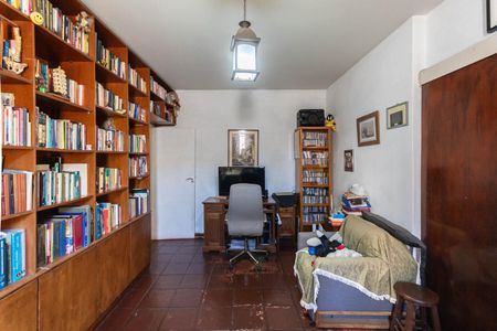 Casa de condomínio à venda com 235m², 3 quartos e 2 vagasEscritório